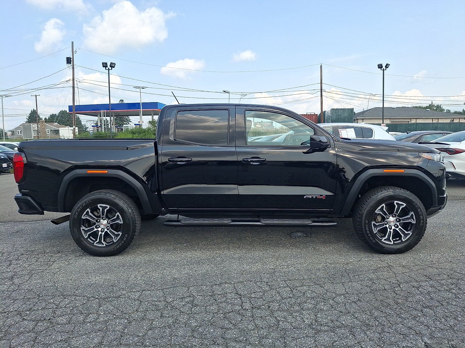 Used 2023 GMC Canyon AT4 w/ AT4 Premium Package AWD/4WD image 7