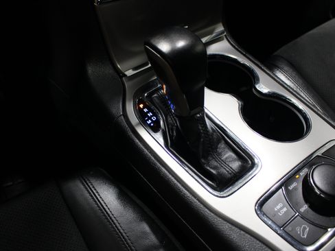 Used 2022 Jeep Grand Cherokee Laredo X AWD/4WD image 18