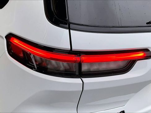 Used 2023 Jeep Grand Cherokee L Limited w/ Black Appearance Package image 32