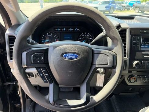 Used 2017 Ford F250 XL w/ Power Equipment Group AWD/4WD image 14