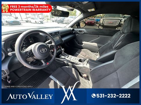 Used 2025 Toyota GR86 Premium w/ ALL Weather Mat Package (TMS) RWD image 15