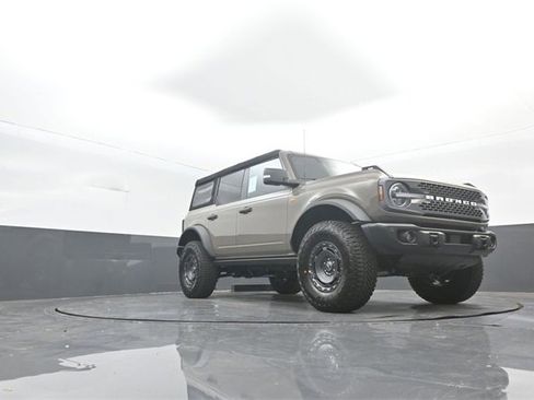 New 2025 Ford Bronco Badlands image 28