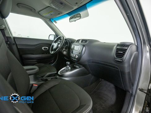Used 2018 Kia Soul FWD image 39