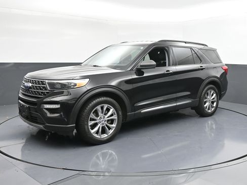 Used 2021 Ford Explorer XLT w/ Equipment Group 202A RWD image 1