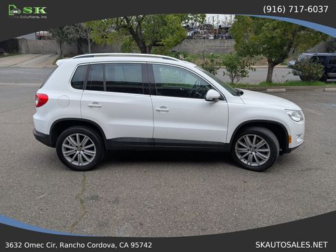 Used 2011 Volkswagen Tiguan S image 11