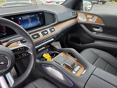 Certified 2025 Mercedes-Benz GLS 450 4MATIC image 23