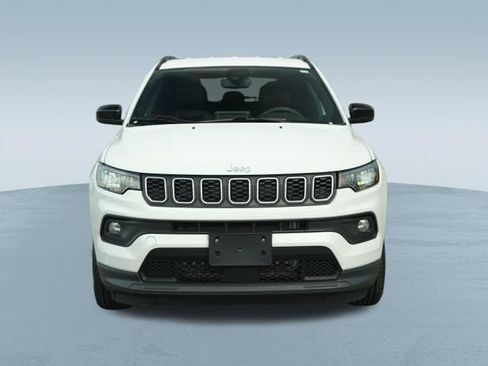 Used 2025 Jeep Compass Latitude AWD/4WD image 2