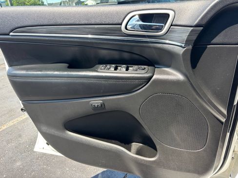 Used 2019 Jeep Grand Cherokee Limited AWD/4WD image 12