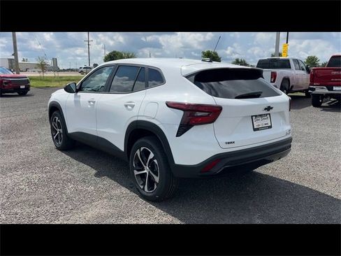 Used 2025 Chevrolet Trax RS w/ Driver Confidence Package image 6