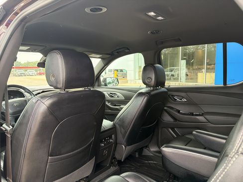 Used 2023 Chevrolet Traverse LT FWD image 13