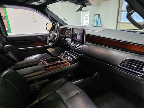 Used 2021 Lincoln Navigator Reserve w/ Luxury Package AWD/4WD image 31