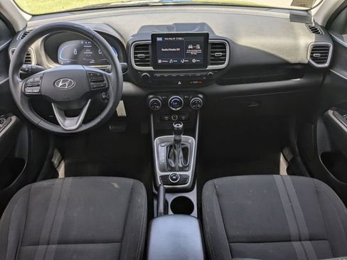 Used 2023 Hyundai Venue SEL FWD image 17