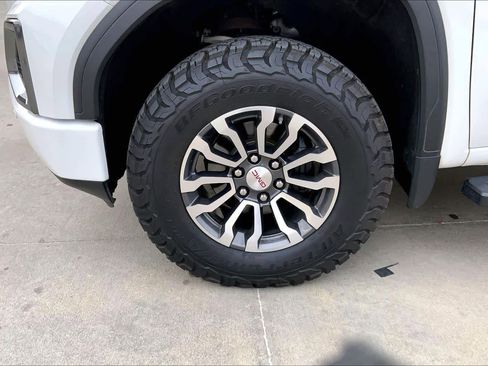 Used 2019 GMC Sierra 1500 AT4 w/ AT4 Premium Package image 11