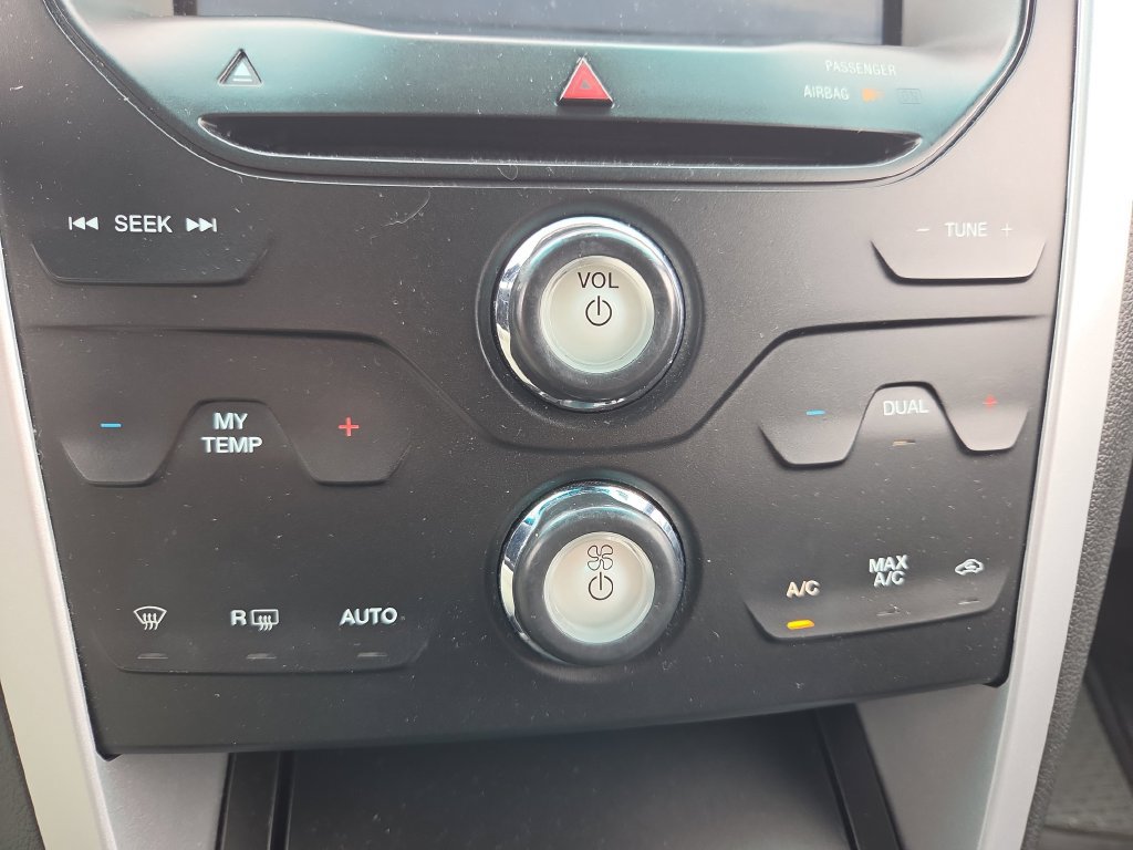 Used 2015 Ford Explorer XLT w/ Equipment Group 202A AWD/4WD image 36