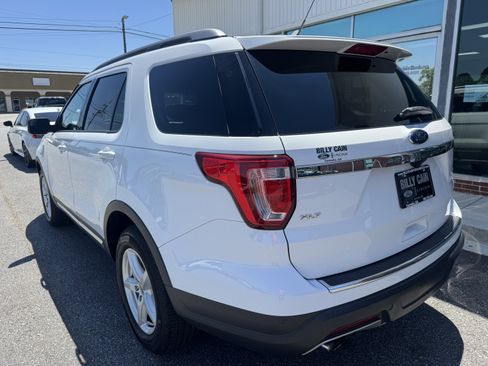 Used 2018 Ford Explorer XLT w/ Equipment Group 202A FWD image 2