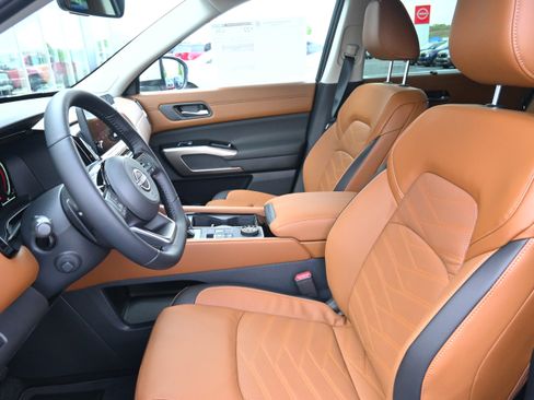 New 2025 Nissan Pathfinder Platinum w/ Cargo Package image 26