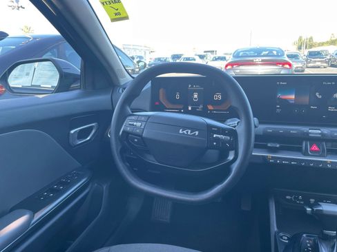 Used 2025 Kia K4 LXS image 33