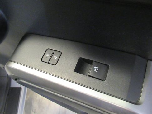 Used 2016 Toyota Tacoma SR5 image 39