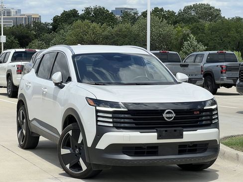 Used 2025 Nissan Kicks SR AWD/4WD image 2
