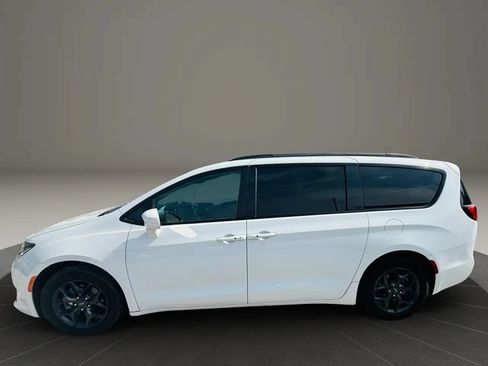 Used 2019 Chrysler Pacifica Touring-L Plus w/ S Appearance Package FWD image 2