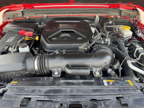 Used 2024 Jeep Wrangler Sport S image 12