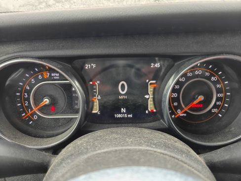 Used 2019 Jeep Wrangler Unlimited Sahara image 12