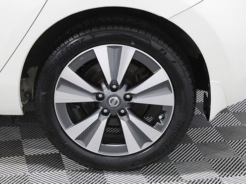 Used 2016 Nissan Leaf SV w/ Premium Package image 18