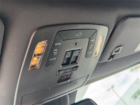 Certified 2023 Toyota Sienna Platinum image 23