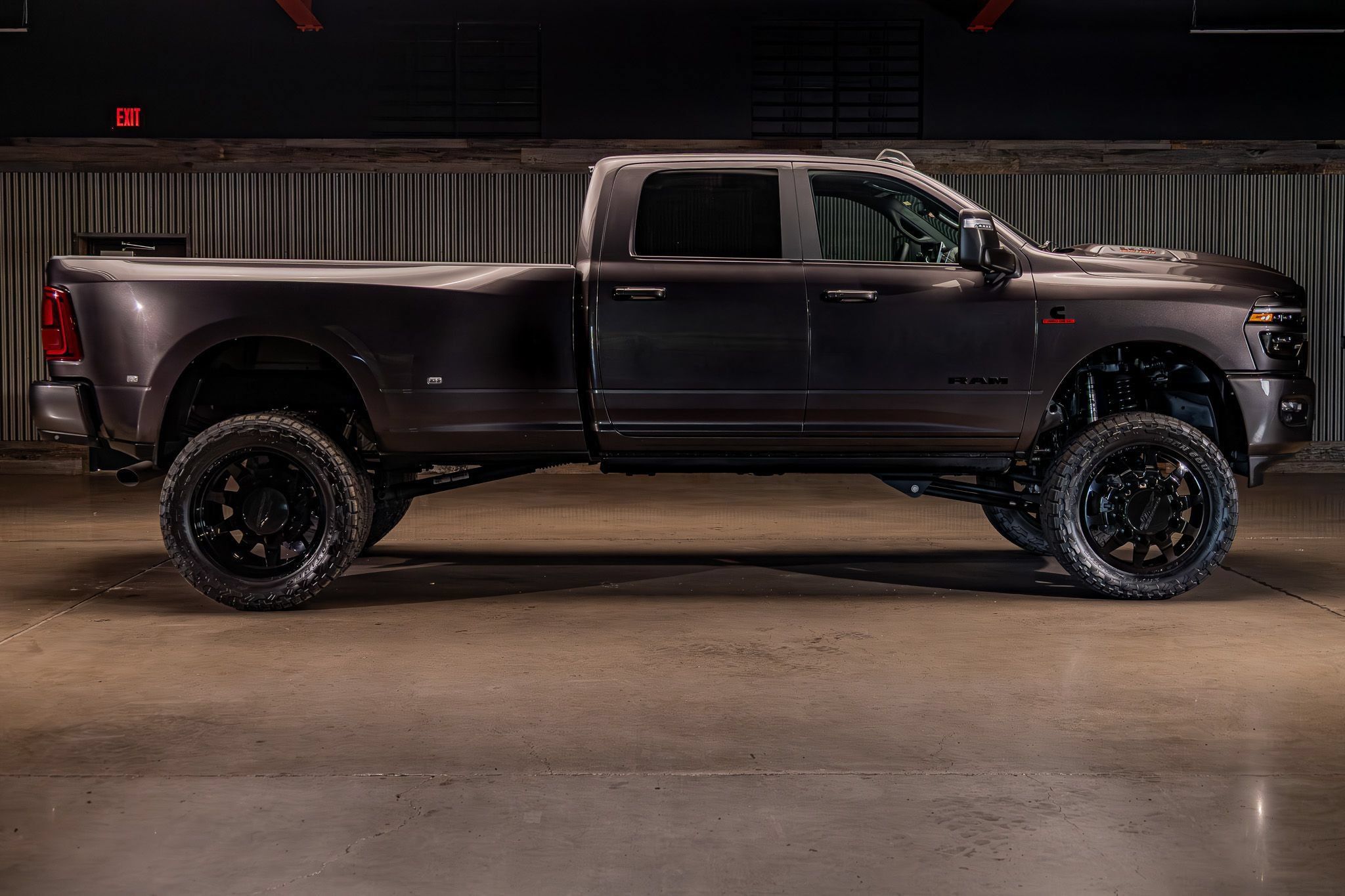 Used 2025 RAM 3500 Laramie AWD/4WD image 11