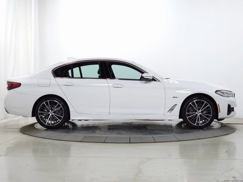 Used 2023 BMW 530e xDrive w/ Premium Package image 11