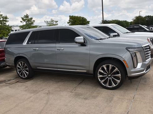 Used 2025 Cadillac Escalade ESV Premium Luxury Platinum AWD/4WD image 5