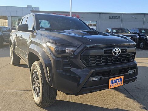 Used 2024 Toyota Tacoma TRD Sport image 4
