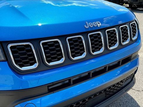 Used 2025 Jeep Compass Latitude image 29