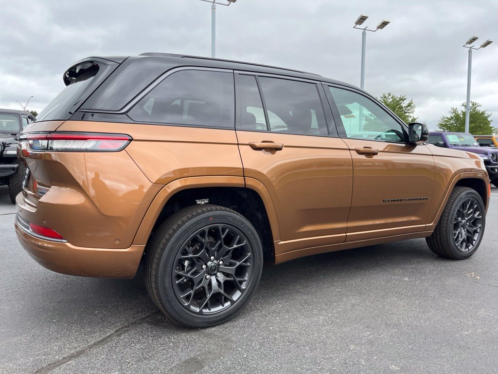 New 2027 Jeep Grand Cherokee Summit w/ Adv Protech Group IV AWD/4WD image 47