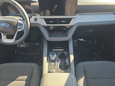 Used 2025 Ford Explorer Active image 12