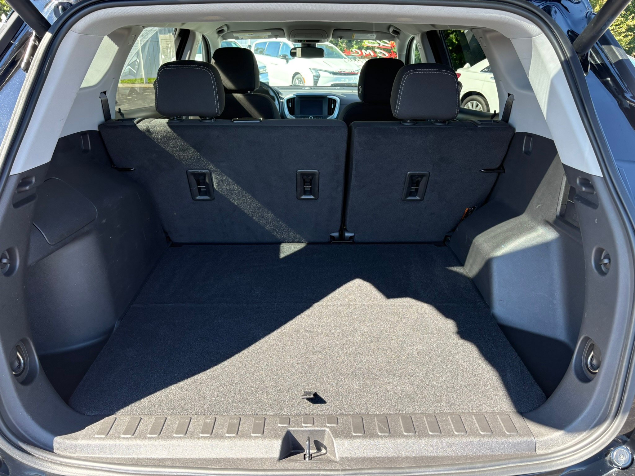 Used 2023 GMC Terrain SLE w/ Driver Convenience Package FWD image 30