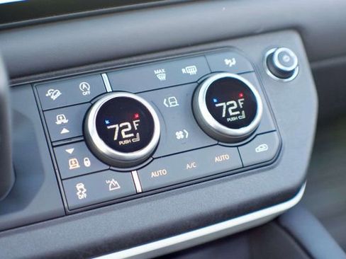 Used 2024 Land Rover Defender 130 X-Dynamic SE image 34