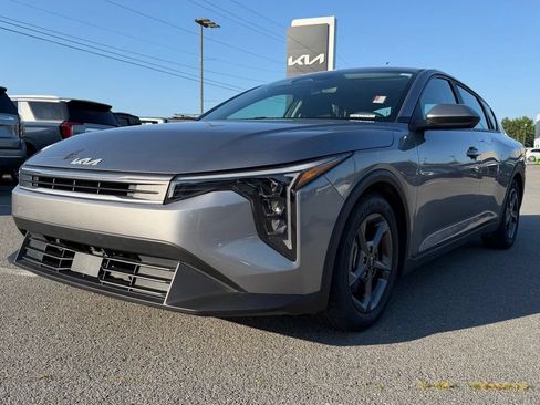 Certified 2025 Kia K4 FWD image 3