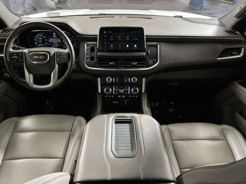Used 2022 GMC Yukon XL SLT w/ SLT Premium Package image 22