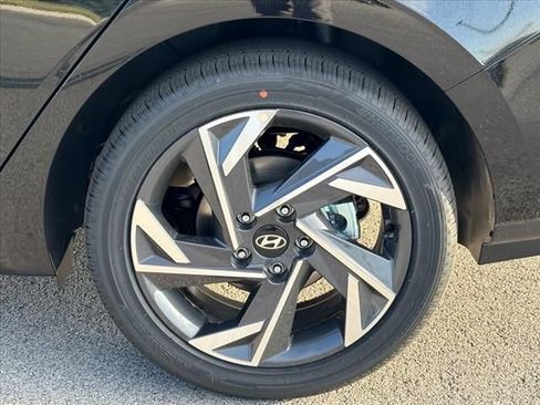 Certified 2025 Hyundai Elantra SEL FWD image 10