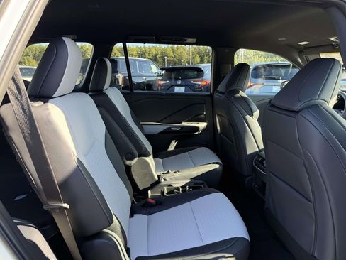 Used 2026 Lexus TX 500h AWD image 16