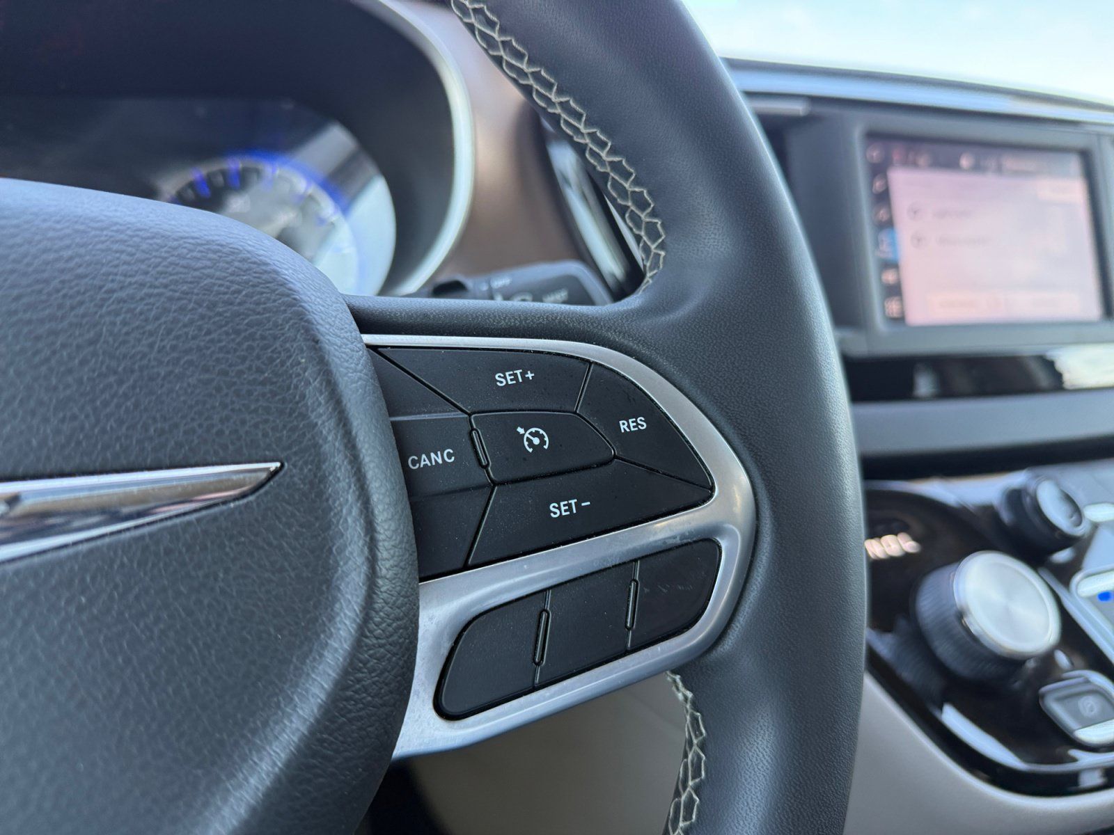 Used 2022 Chrysler Voyager LX FWD image 17
