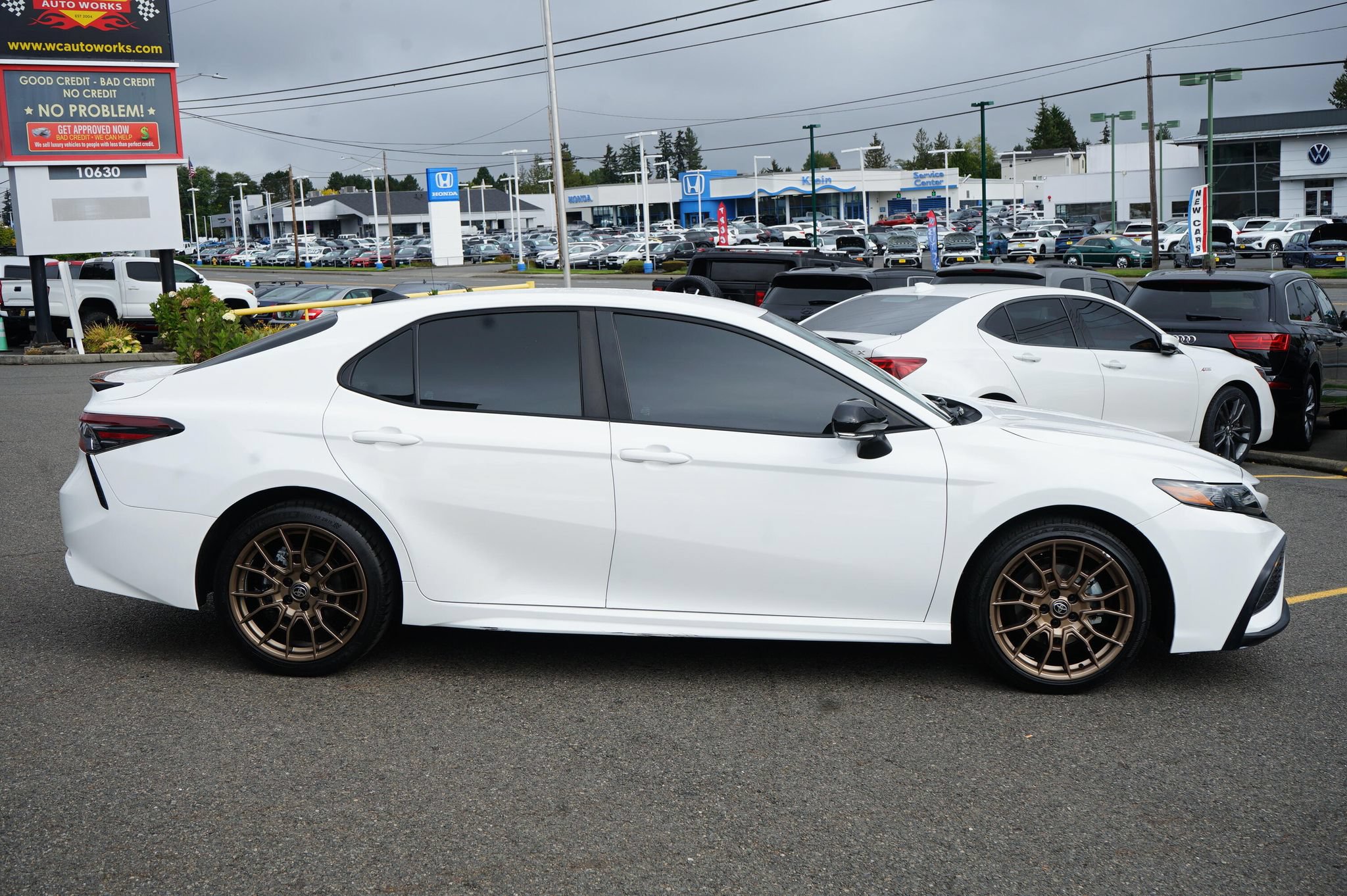 Used 2023 Toyota Camry SE AWD/4WD image 6