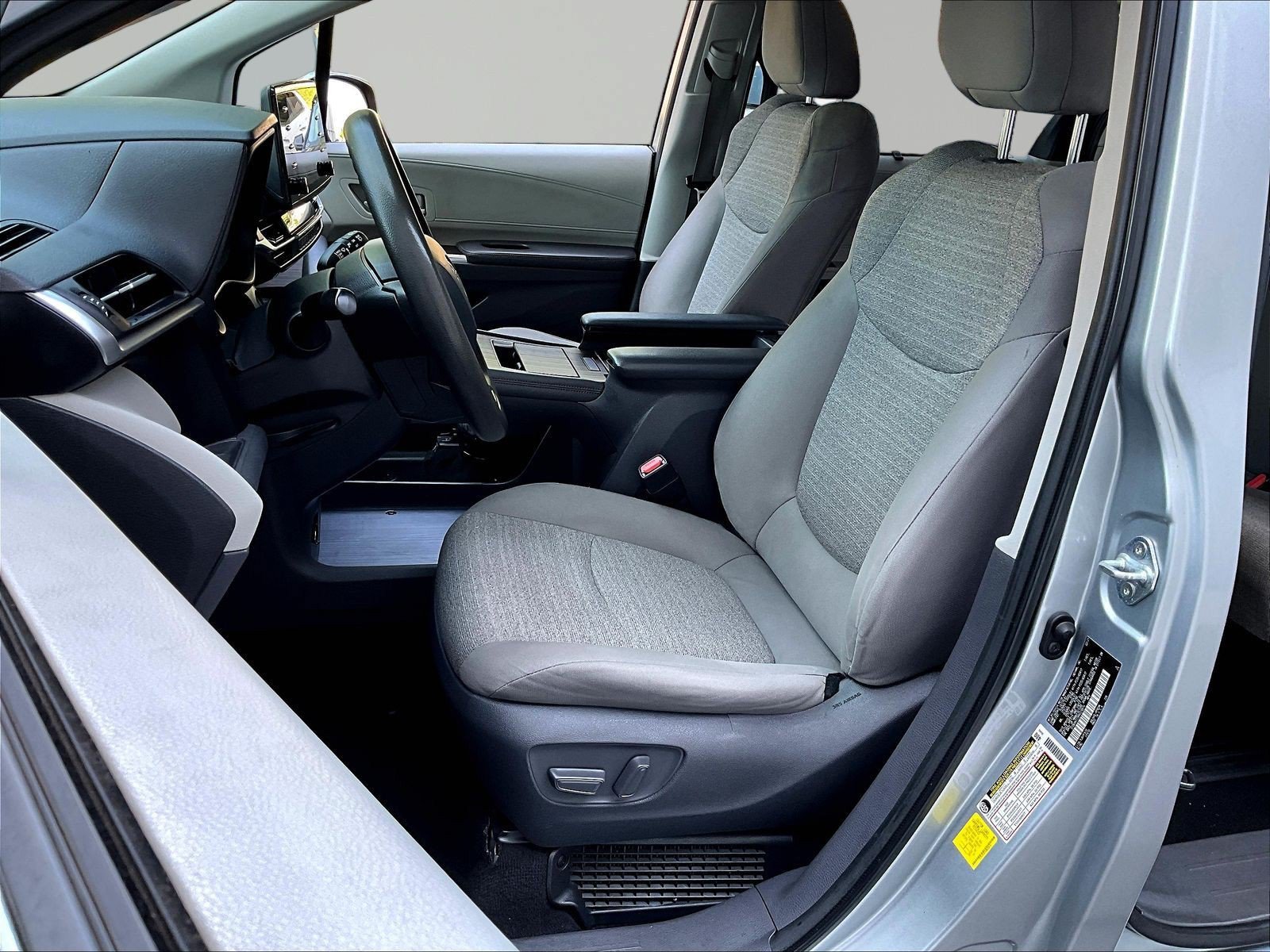 Used 2021 Toyota Sienna LE FWD image 21