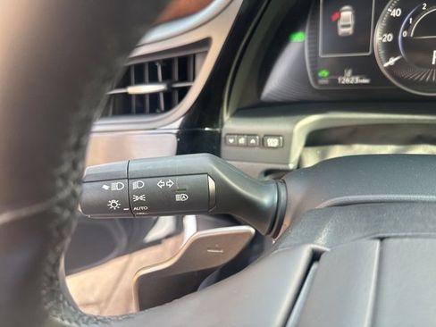 Certified 2025 Lexus ES 300h w/ Premium Package image 23