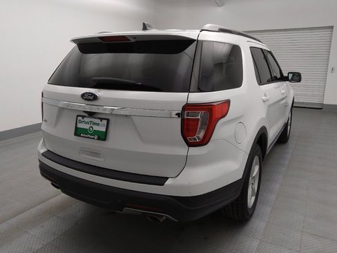 Used 2018 Ford Explorer XLT image 7