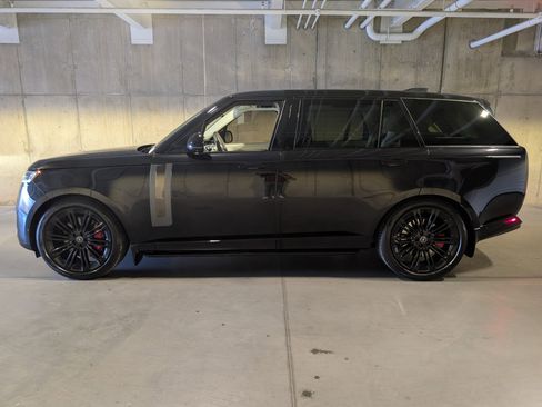 Used 2024 Land Rover Range Rover SV image 2