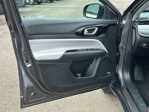 Used 2022 Jeep Compass Limited w/ Sun and Sound Group image 8