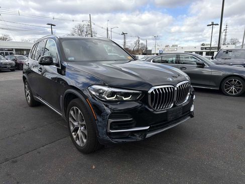 Used 2022 BMW X5 xDrive40i w/ Premium Package image 2