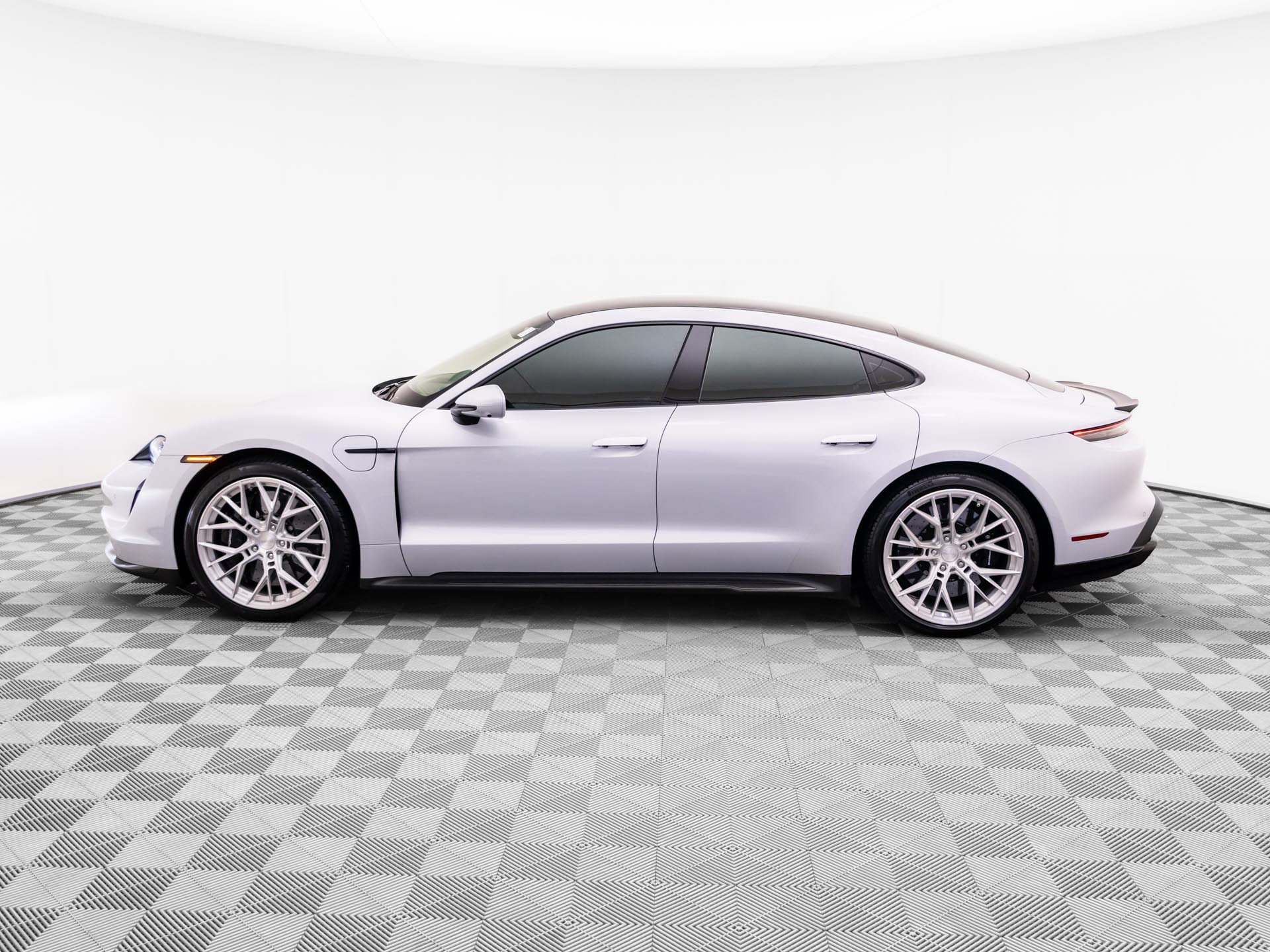 Used 2021 Porsche Taycan AWD/4WD image 2
